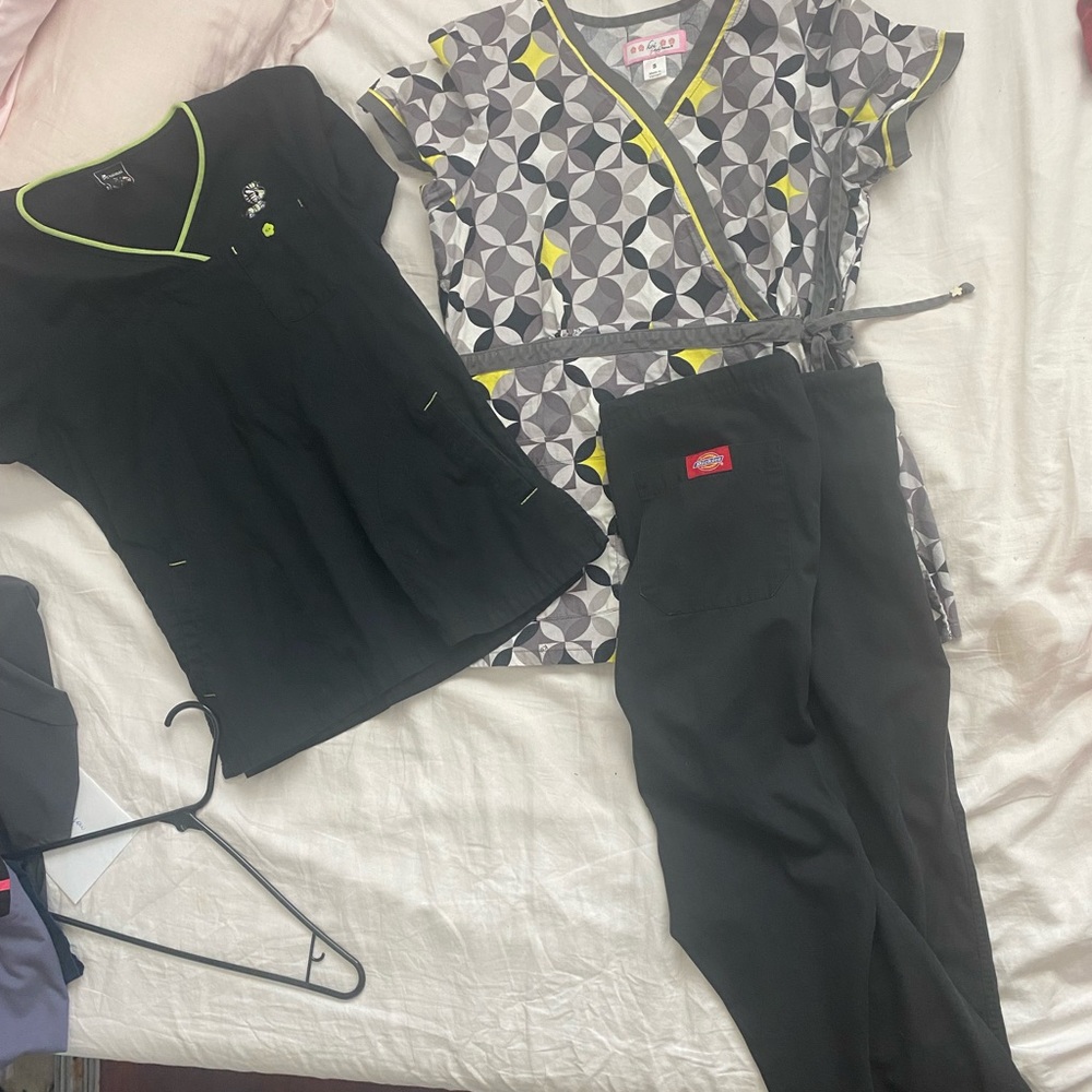 Scrub set